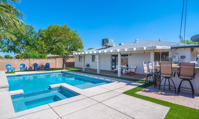 Cox Heights House | Old Town Home 15min to TPC Scottsdale |Heated Pool