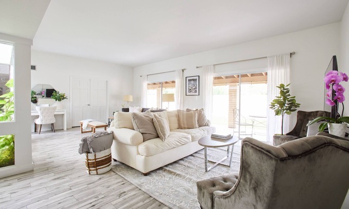 Fashion Square House | Old Town luxury condo with heated pool