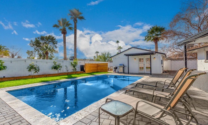Village Grove House | Old Town Oasis + Full Guest House + Free Heated Pool
