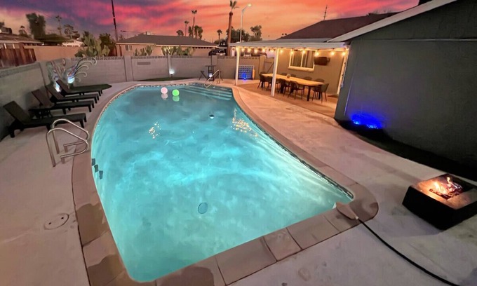 Cox Heights House | Old Town, Single story w/Pool, Bunk Beds, Bocce, Putt-Putt, & Pool Table!