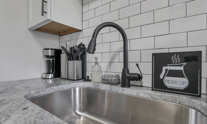 Franklin Park Apartment | Old Towne East - 1 BR Apt - Steps from E Market!