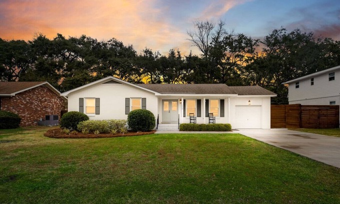 Old Village House | Old Village - 3 BR with Private Backyard & Deck