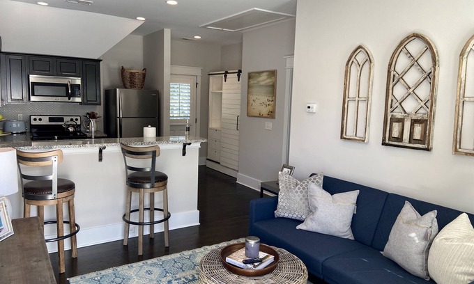 Old Village Apartment | Old Village Retreat-Shem Creek-Downtown CHS-Beach