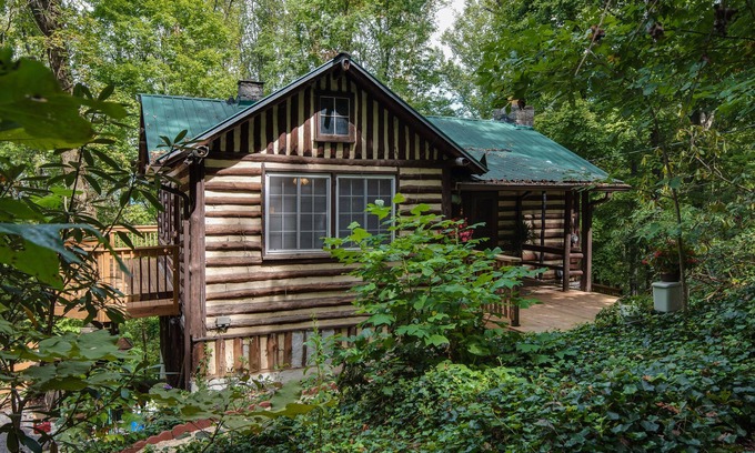 Knoxville Cabin | Old World Swiss Cabin Nestled In Woods Ancient Lore & Neyland Stadium Close by