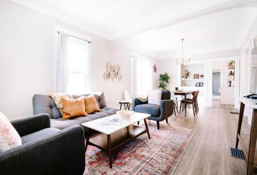 Arvada House | Olde Town Ambler A Distinctive Walkable Retreat