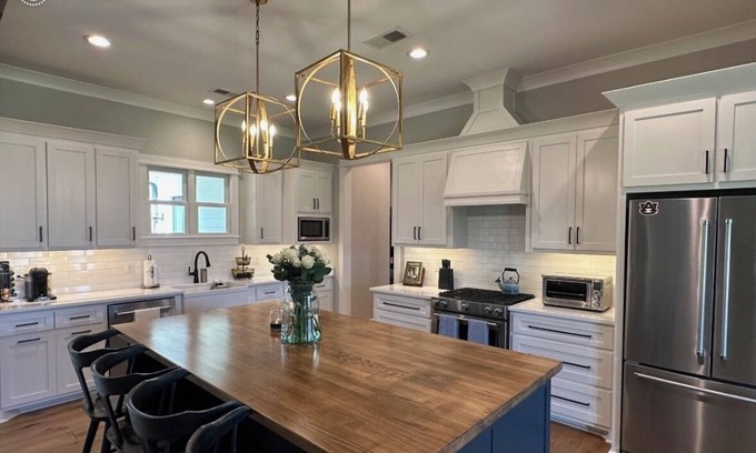 Oxford House | Ole Miss Football weekend ready! 4-bedroom house in welcoming Oxford