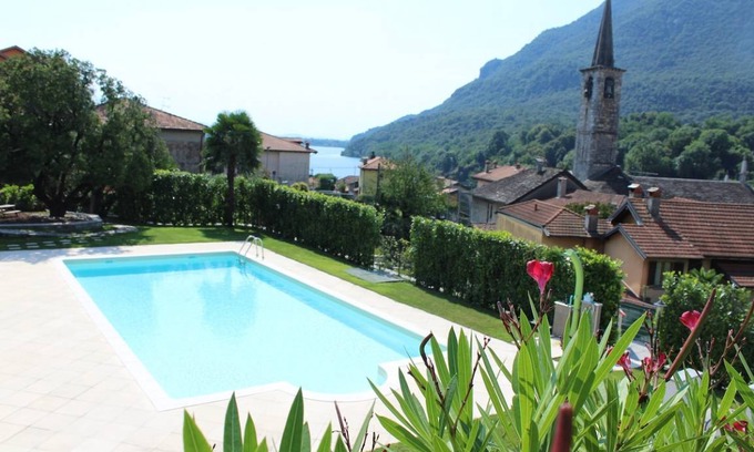 Mergozzo Apartment | Oleandro 1 apartment in Mergozzo with pool