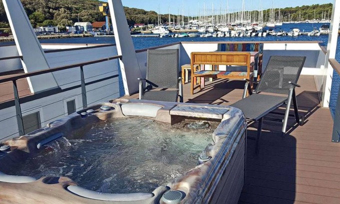 Pula Boat Rental | OLIVA HOUSE BOAT - Unique Experience near Beaches, Amenities, Fun and History