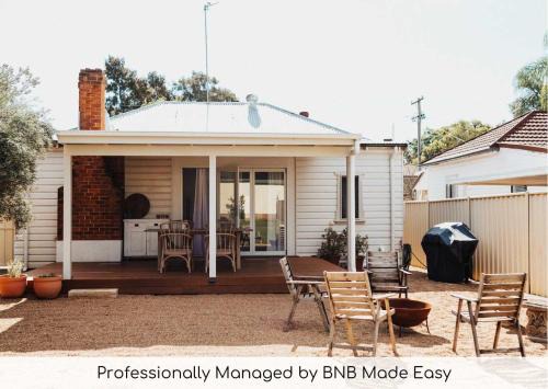 Dubbo House | Olive Cottage - CBD Location, Pet friendly