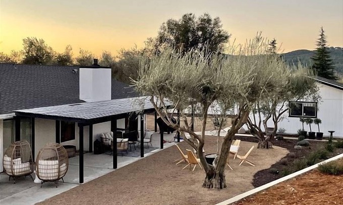 Templeton House | Olive & Stone - Near Wineries