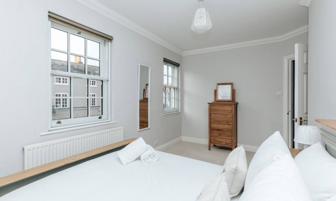 Henley-on-Thames House | Olive Tale - From 225 Per Night