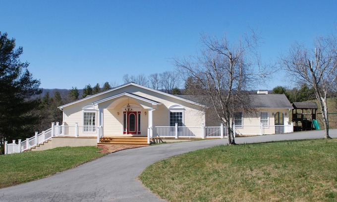 Mountain City House | Olive Tree Cottage 3BR