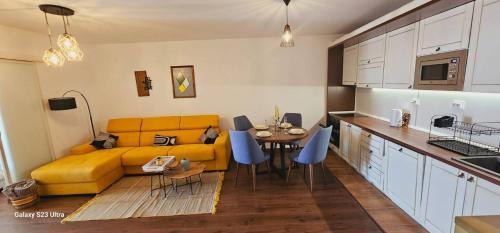 Petrovac Apartment | Oliver Mountain View