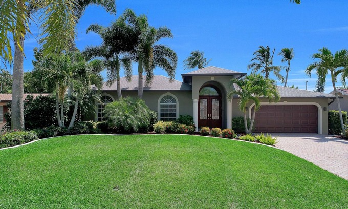 Isles of Capri House | Oliver's Oasis Naples - Luxury Accommodation with Two KING BED Master Suites!