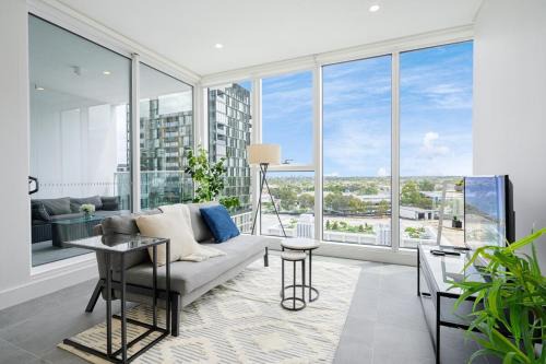 Lidcombe Apartment | Olympic Park 1Br modern apt near train shops with pool