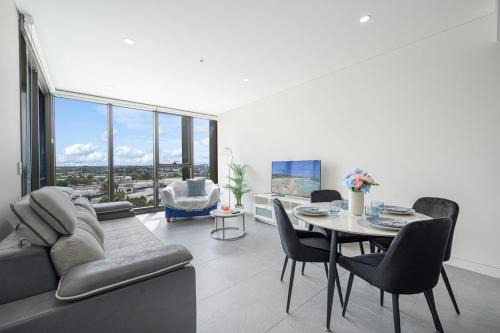 Lidcombe Apartment | Olympic Park Stylish 1BR Apt with Gym Pool good view