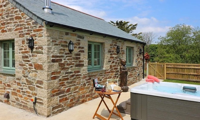 Truro Cottage | OMALAST, pet friendly, character holiday cottage in Truro