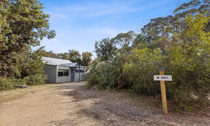 Forge Creek House | Omeo - Waterfront Retreat: Secluded lodges perfect for nature lovers