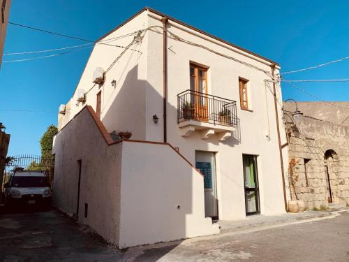 Tindari House | Omero
