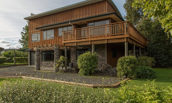 Mount Ruapehu Ski Area Cottage | Omori Lake Escape - Holiday Home