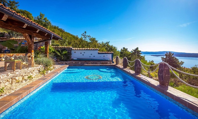 Klanfari House | On a hill with a magnificent panoramic view of the sea and the islands is located this beautiful vac