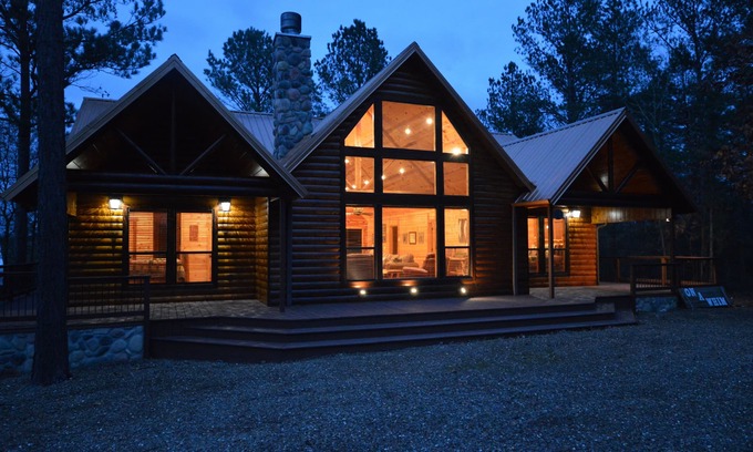 Hochatown Cabin | On A Whim is a luxury log cabin that has something for everyone