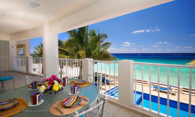 Zona Hotelera Norte Condo | On a White Sandy Beach, Beautiful artwork throughout the inside Condo#101