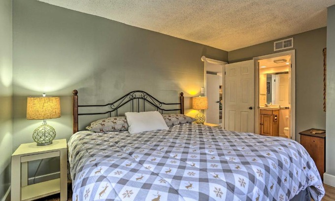 Lake Harmony Apartment | On Big Boulder Lake Condo with Community Pools!