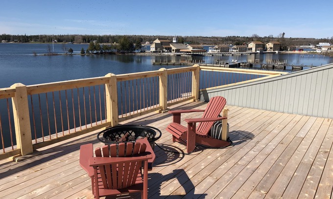 Cedarville House | On Cedarville Bay 3 Bed/2 Bath Nautical Paradise