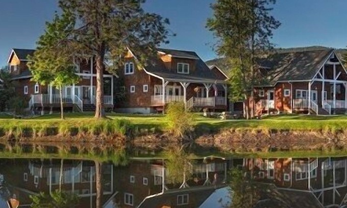 Dover Bay House | On Golden Pend Oreille - 3 Bedroom 2 Bath Parkside Bungalow