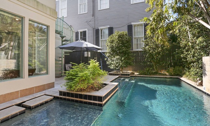 Audubon Condo | On Historic St Charles Avenue Streetcar Line with pool!