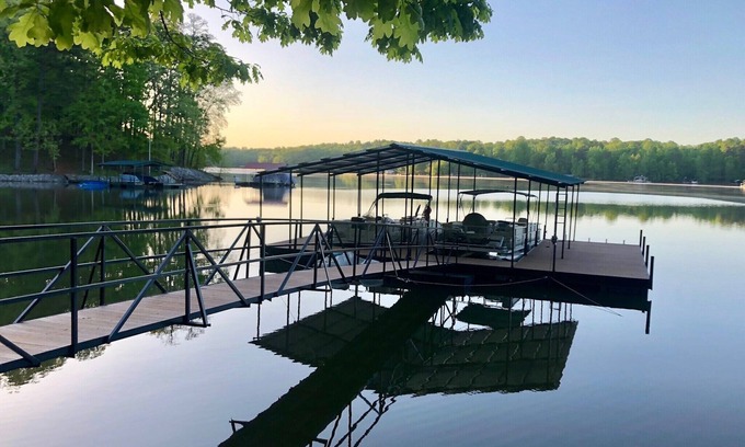 Gumlog House | ON LAKE HARTWELL JUST ONE MILE FROM TUGALOO STATE PARK.