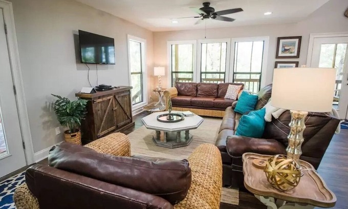Iuka Cabin | On Lake Time near Safe Harbor Aqua