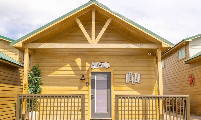 Willis Cottage | on lake time tiny living