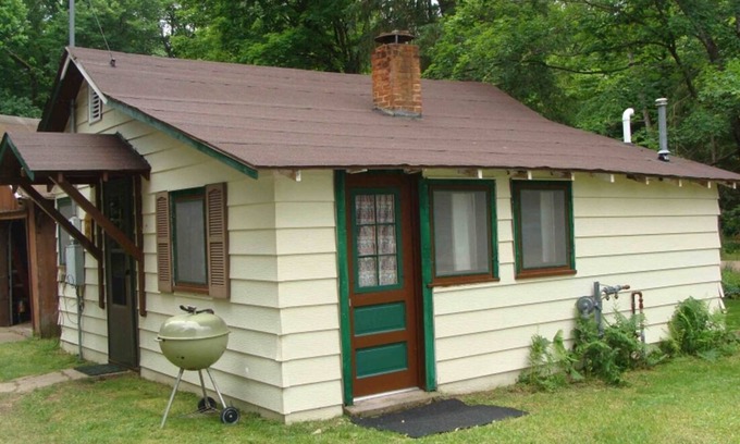 Phelps Cabin | On North Twin Lake- Northern Exposure Rentals "Minnow Bucket"