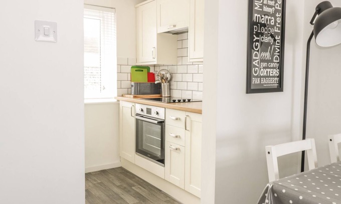 Spittal Apartment | ON THE BEACH, pet friendly, country holiday cottage in Spittal