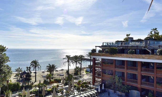 Puerto Banus Apartment | On the Costa del Sol seafront near the Puerto Banus marina.
