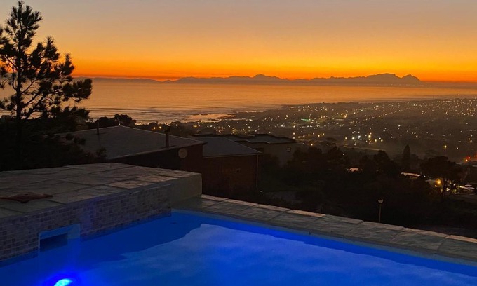Mountainside House | On the GBay Villa