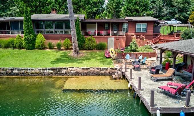 Lakemont House | On The Lake - Main House