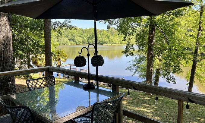 Anderson House | ON THE LAKE Romantic Cottage for 2, Lake Panoramic views - Pet friendly!