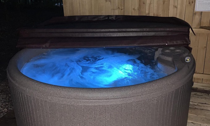 Keslers Cross Lanes Cabin | On The Rocks Cabin-Hot Tub & Pet Friendly