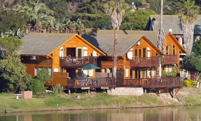 Wilderness Ski Chalet | ON the Water @ Pirates Creek #8