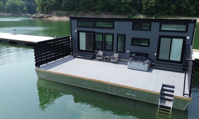 Russell Springs House | On-Water 20 Summary: