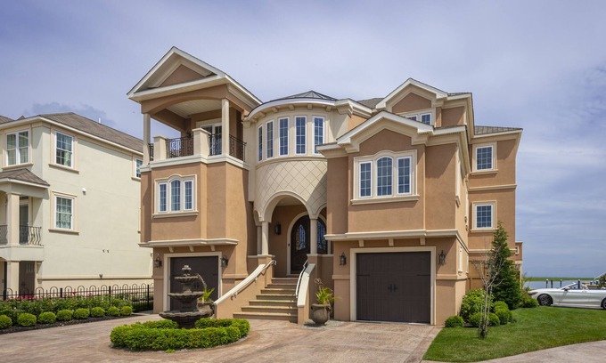Brigantine House | On Water.Boat/Jet Skis/golf cart . Pool/Hot tub/IceSpa, huge decks, game rooms.