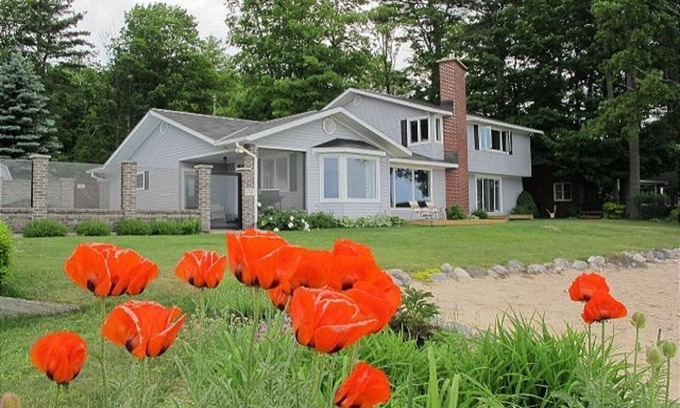 Traverse City House | On West Bay with Sandy Beach and Heated Pool