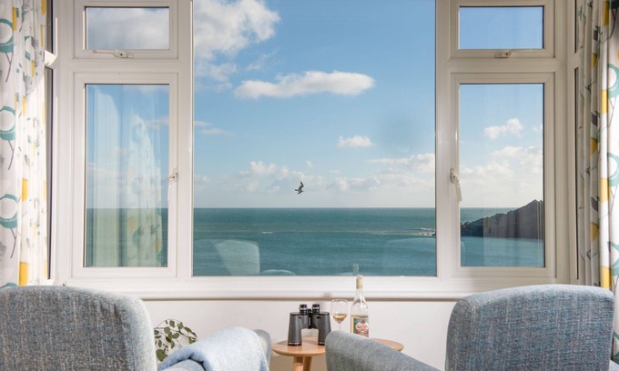 Coverack Apartment | Once a coastguard cottage, Chy an Mor now stands as a delightful retreat nestled along the South Wes