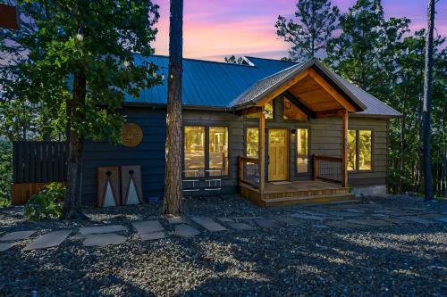 Broken Bow House | Once Upon A View! Floating Hammock, Hot Tub, Firewood, Views!