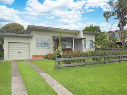 Crescent Head House | ONDINE, 4 Belmore Street
