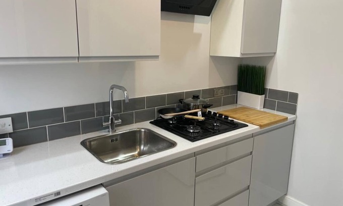 Moseley Apartment | One bed newly refurbished flat In Moseley village