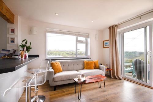 Porthtowan Apartment | One bed spectacular ocean views, walk to the beach